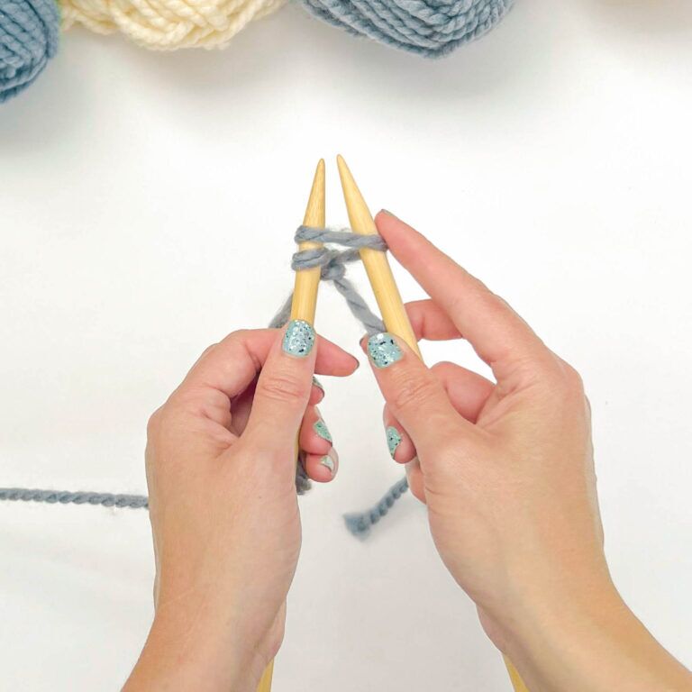 Knitted Cast On for Beginners [5 Easy Steps]