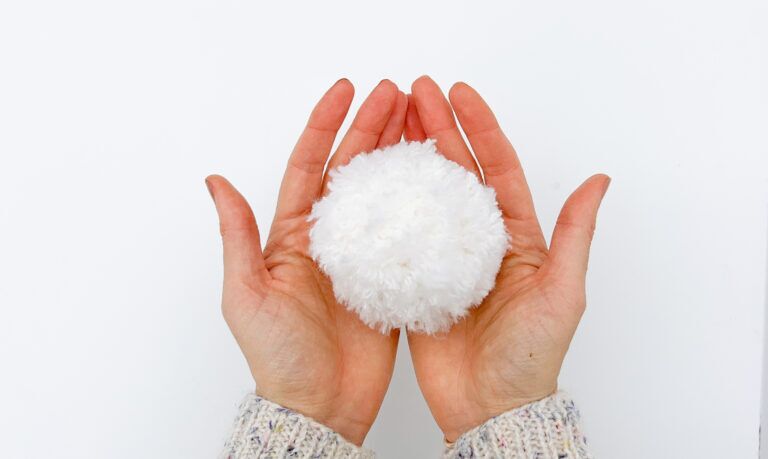 How to make a pom pom